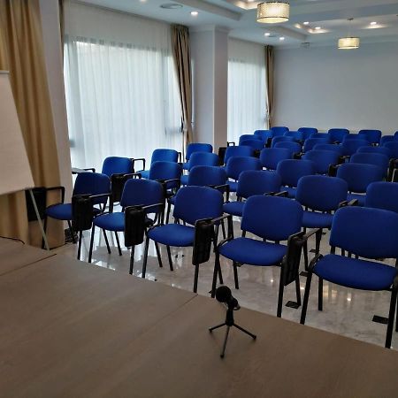 Hotel Sarmis Deva Ngoại thất bức ảnh